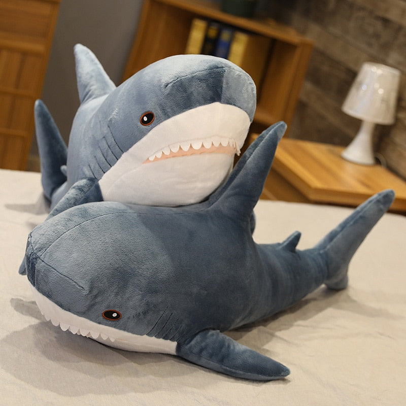 Peluche requin géant